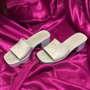 Elegant baby blue THe Wishbone collection size 8 Women's Slide Sandals